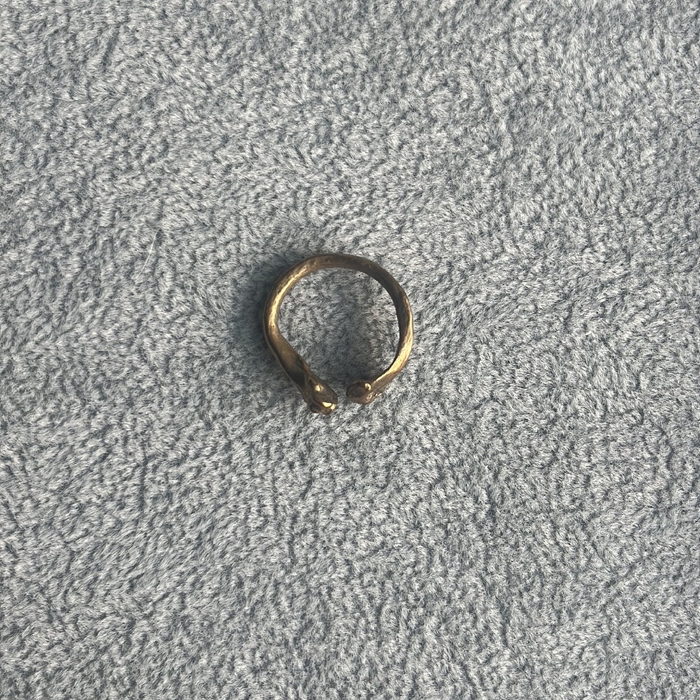 Lady Grey bone ring - Picture 2 of 4